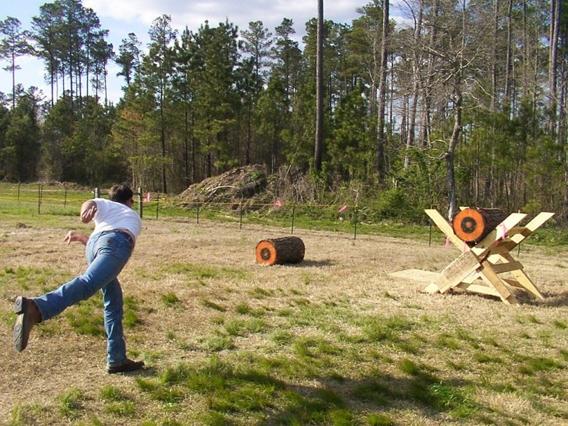 How to Throw A Throwing Knife Techniques You Can Learn Quickly