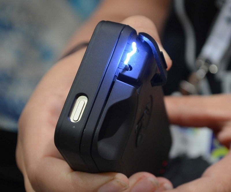 difference between stun gun and taser