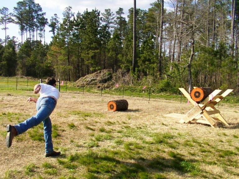 How to Throw A Throwing Knife Techniques You Can Learn Quickly
