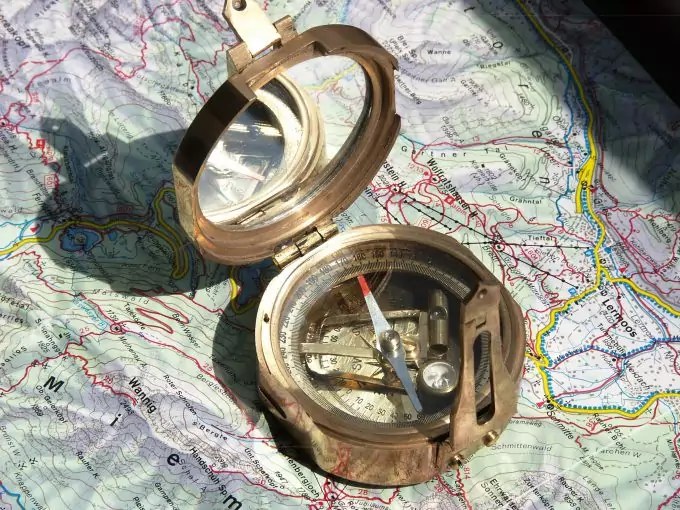 Types of deals compasses for orienteering