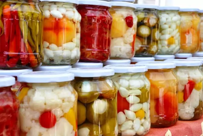 Packaging Dry Foods in Glass Jars for Long Term Food Storage - The  Provident Prepper