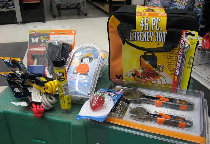 Car Safety Kit: DIY And Prepackaged Emergency Kits