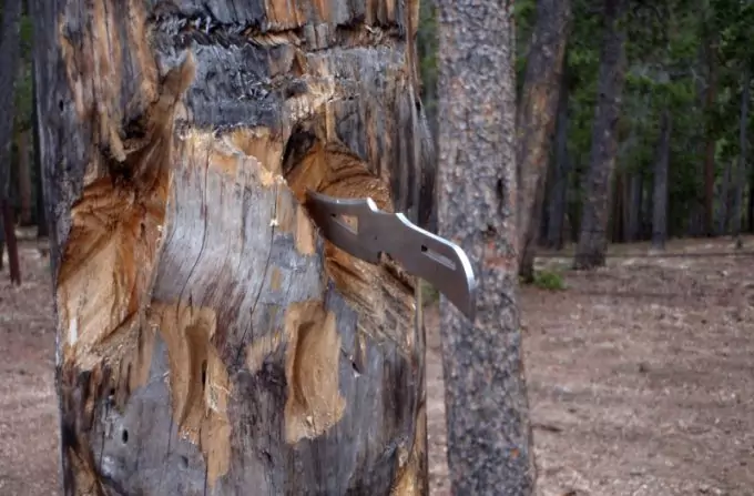 How to Throw A Throwing Knife