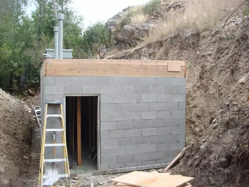 how to build a small fallout shelter