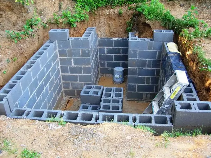 Building Concrete Foundation