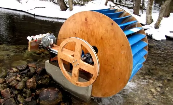 Hydroelectric Generator