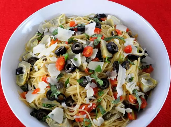 Lemon pasta with artichoke and olives