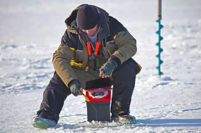 Friendly reminder, braided line isn't the best option when it's cold  outside. : r/IceFishing