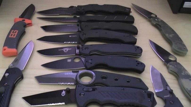 Tactical knives on the table