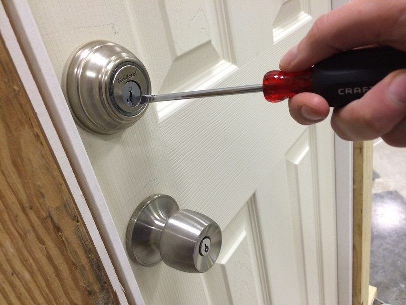 Deadbolt lock