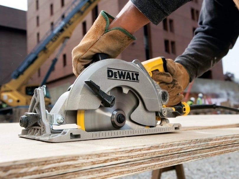 DEWALT DWE575SB 7-Inch Circular Saw with Electric Brake