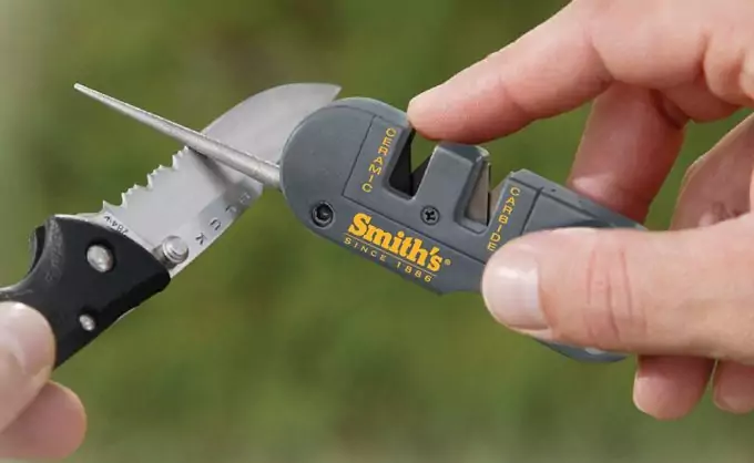 Smith's Orange Pocket Pal Sharpener - Manual Knife Sharpener - Tapered  Diamond Rod - Carbide Blades - Ceramic Finishing Slot in the Sharpeners  department at