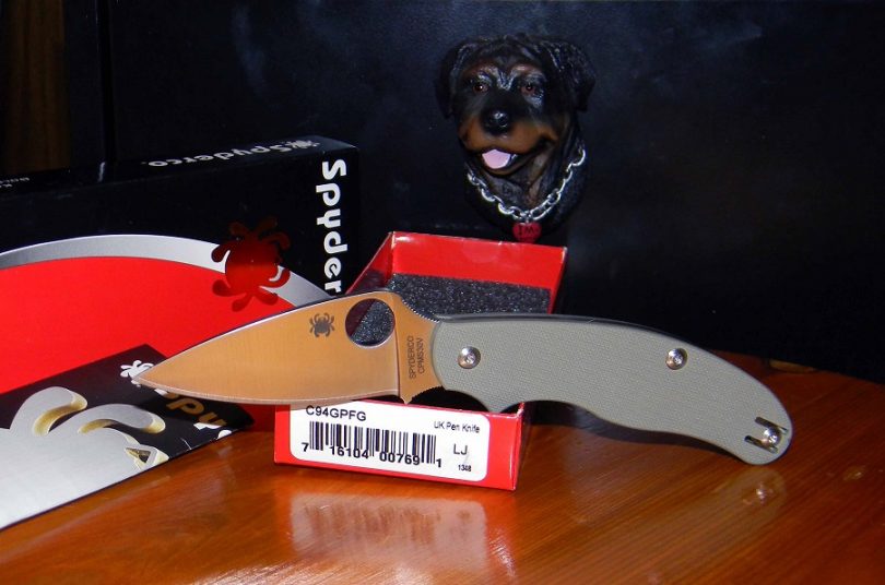 Spyderco knife on display