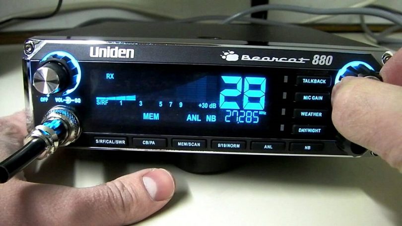 Uniden BEARCAT 880 CB Radio with 7 Color Display Backlighting