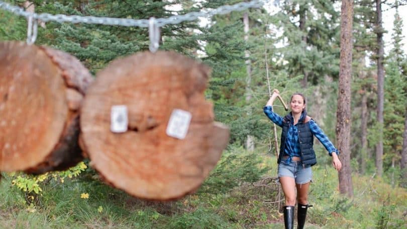 Throwing-tomahawks at targets