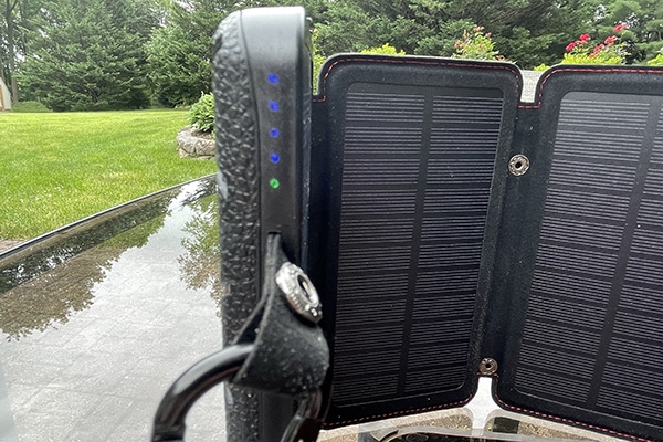 QuadraPro Solar Power Bank – Survival Frog